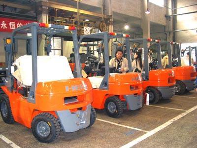 叉车与人工搬运服务的就业前景分析